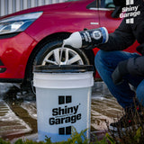 Shiny Garage - Wash Bucket with Grit Guard Red
